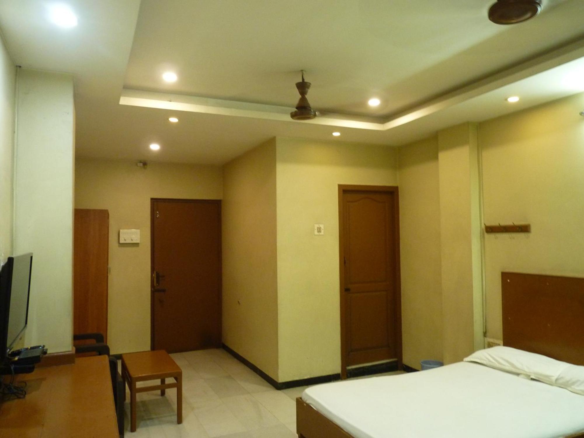 Nanda Lodge Mettuppālaiyam 外观 照片